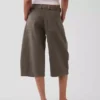 Pantalones tipo culotte de talle medio con cinturón