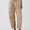 Pantalones utilitarios de sarga de talle medio con corte de barril