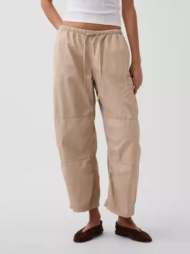 Pantalones utilitarios de sarga de talle medio con corte de barril