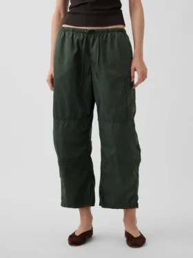 Pantalones utilitarios de sarga de talle medio con corte de barril