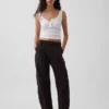 Pantalones utilitarios de talle medio hasta el tobillo