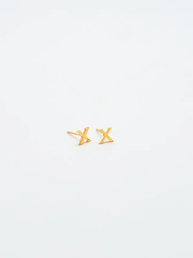 Pendientes con iniciales de oro de Admiral Row