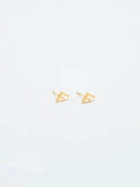 Pendientes con iniciales de oro de Admiral Row