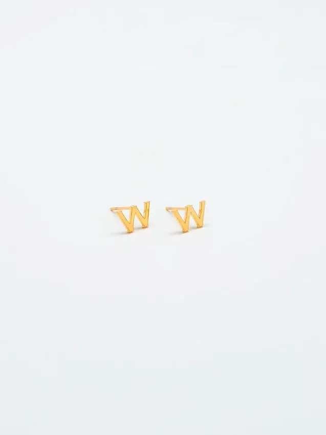 Pendientes con iniciales de oro de Admiral Row