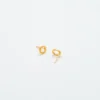 Pendientes con iniciales de oro de Admiral Row