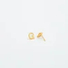 Pendientes con iniciales de oro de Admiral Row