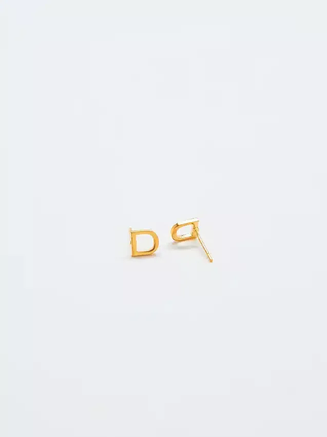 Pendientes con iniciales de oro de Admiral Row