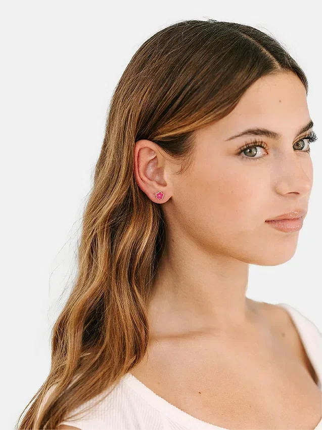 Pendientes de rosca con flor rosa intenso de Pierced Co
