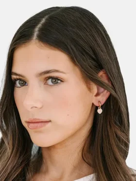Pierced Co: Colgante de corazón color melocotón para aretes tipo huggie