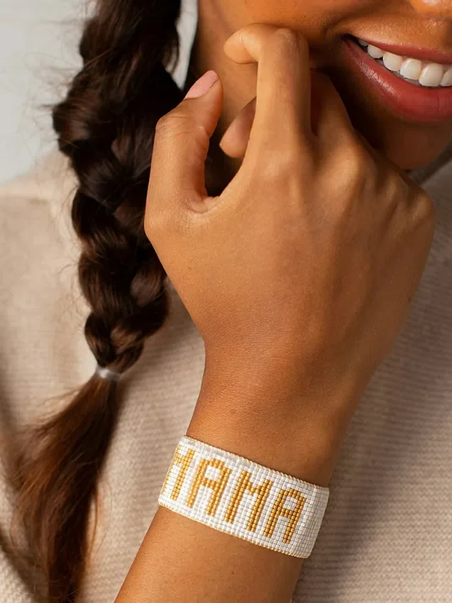 Pulsera «Mama» de Hart en blanco y dorado