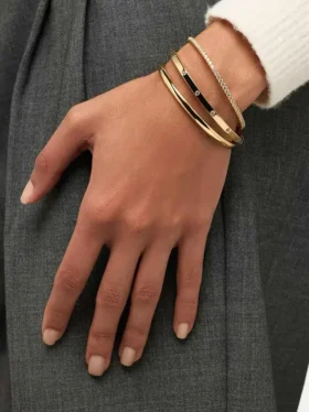 Pulsera tipo brazalete de oro «Selena» de Ana Luisa
