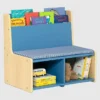 Rincón de lectura para niños pequeños con banco acolchado