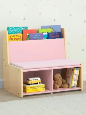 Rincón de lectura para niños pequeños con banco acolchado