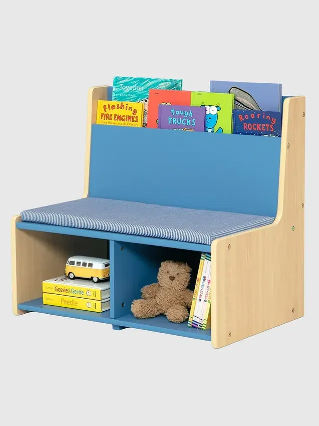 Rincón de lectura para niños pequeños con banco acolchado