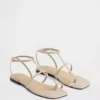 Sandalias con correa en T de gamuza vegana