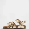 Sandalias con correas metalizadas para niños pequeños