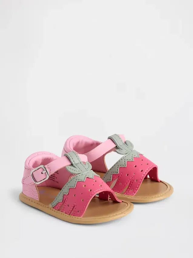 Sandalias de fresa para bebé