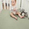 Sábana ajustable de muselina para cuna de Comfy Cubs
