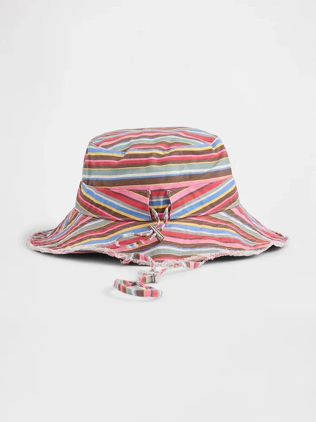 Sombrero de pescador con bordes deshilachados