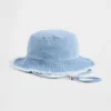 Sombrero de pescador con bordes deshilachados
