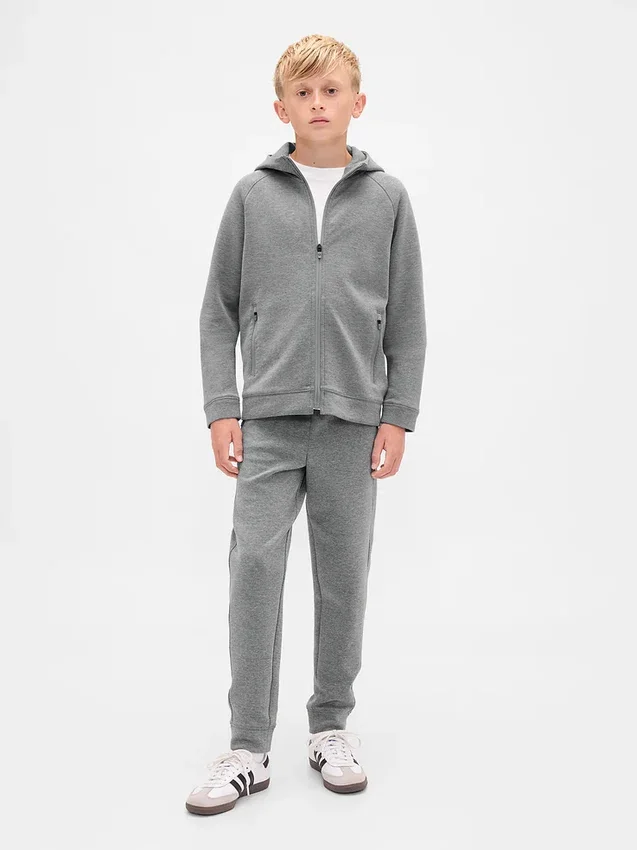 Sudadera con capucha y cremallera GapFit Tech de secado rápido para niños