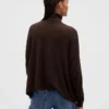 Suéter de cuello alto oversize con punto calado