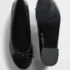 Tacones de charol vegano