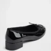 Tacones de charol vegano