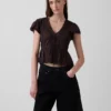 Top corto con peplum de gasa de encaje