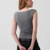 Top corto fruncido de jersey de punto tupido