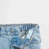 Vaqueros de mezclilla Stride con dobladillo con volantes para bebés y niños pequeños