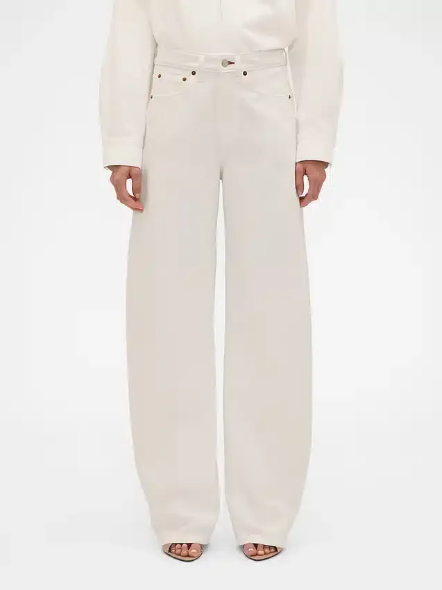 Vaqueros de talle alto con corte arqueado de GAP × Victoria Beckham