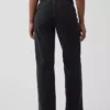 Vaqueros de talle alto, corte curvilíneo y pierna ancha