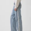 Vaqueros de talle bajo estilo años 90 con rayas laterales y corte holgado