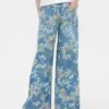 Vaqueros holgados con estampado floral para niños