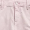 Vaqueros holgados de talle bajo «Barrel» en color rosa de GAP × Hfr, de la colección de Nicole Benefield