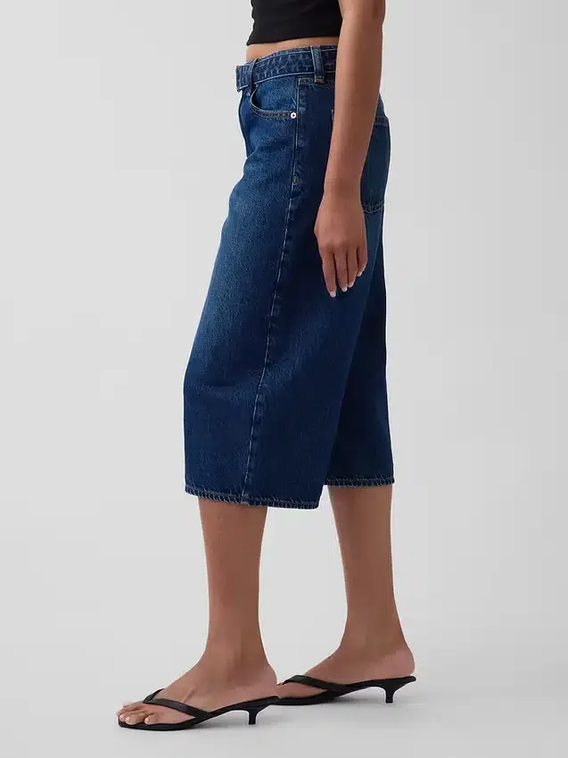 Vaqueros tipo culotte de talle alto con cinturón