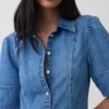 Vestido camisero midi de mezclilla con mangas abullonadas