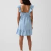 Vestido de mezclilla con mangas ondeantes y escote de corazón
