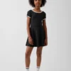 Vestido deportivo para niños con mangas casquillo