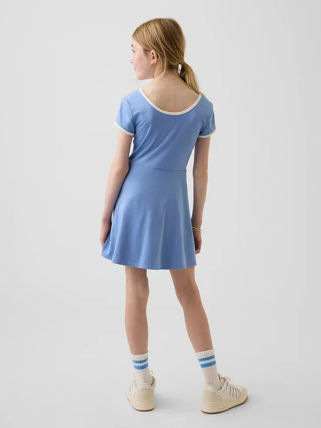 Vestido deportivo para niños con mangas casquillo