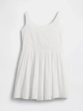 Vestido infantil con ojales