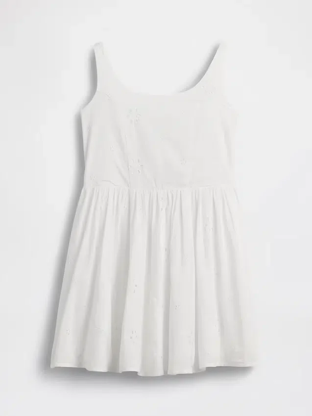 Vestido infantil con ojales
