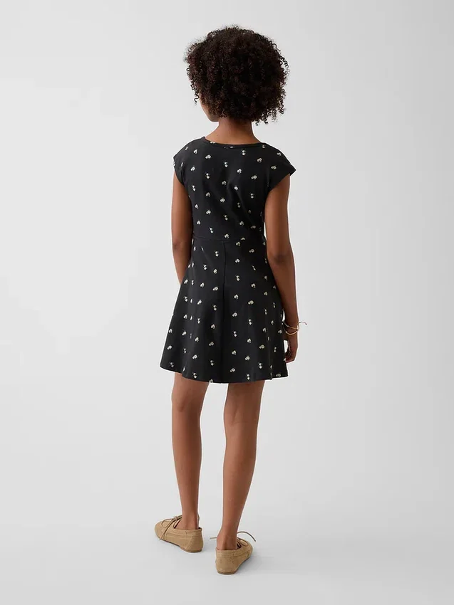 Vestido infantil de jersey con cuello cuadrado