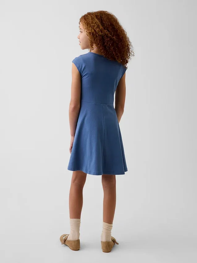Vestido infantil de jersey con cuello cuadrado