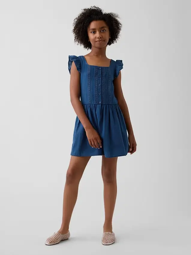 Vestido infantil de mangas con volantes y ribete de encaje