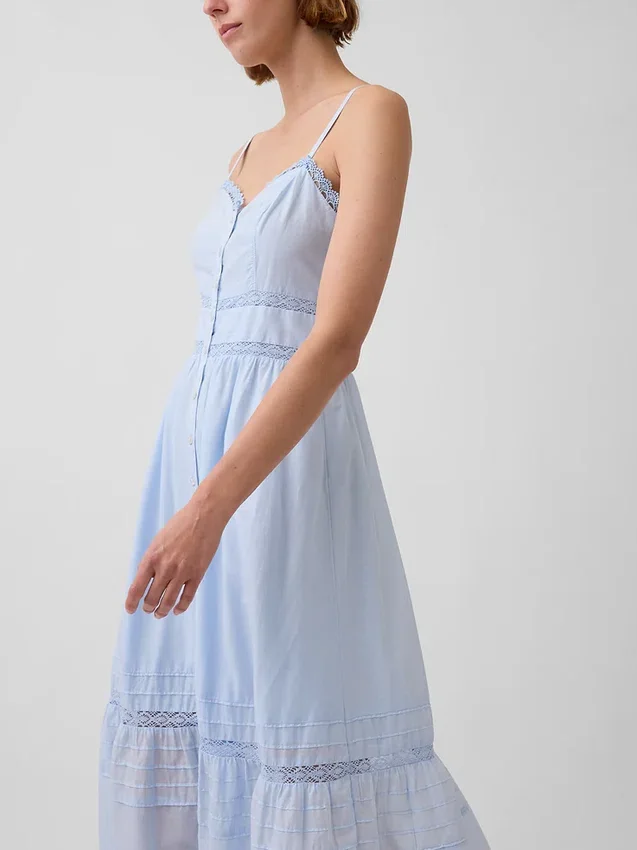 Vestido largo con botones en el frente y ribete de encaje