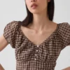 Vestido largo con cuello en V y dobladillo con volantes