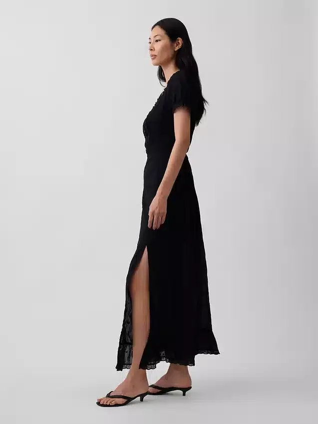 Vestido largo con mangas abullonadas bordadas