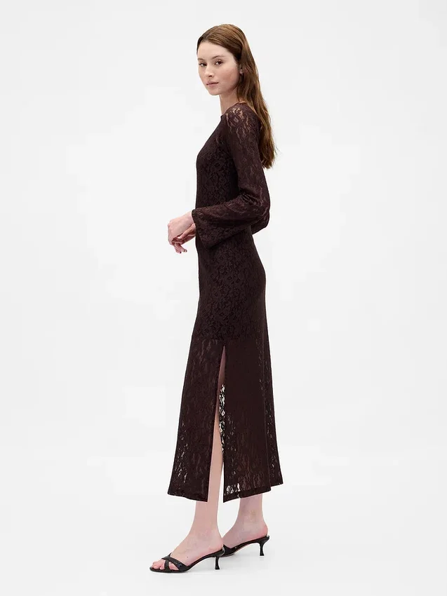 Vestido largo de encaje con mangas acampanadas